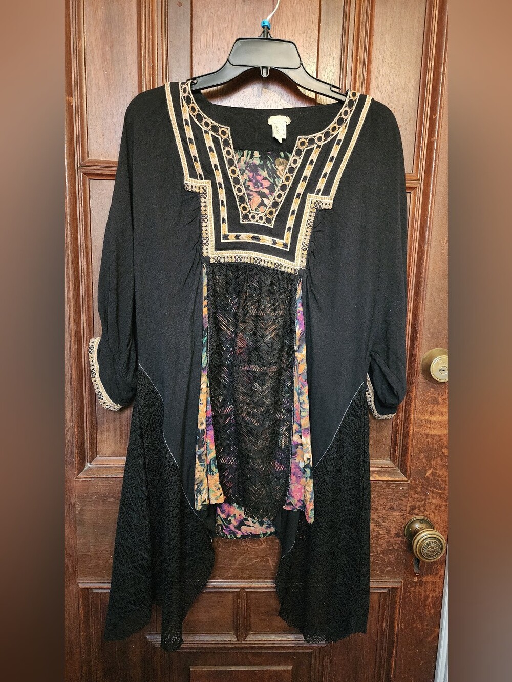 Gimmicks By BKE Geometric Boho Embroidery Lace Floral Handkerchief Tunic-Small